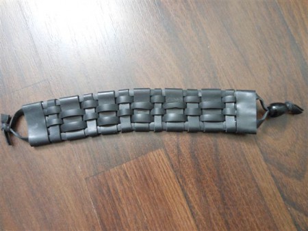 SA-003 Te koop 7,50 euro. Unieke Stoere armband van rubber.