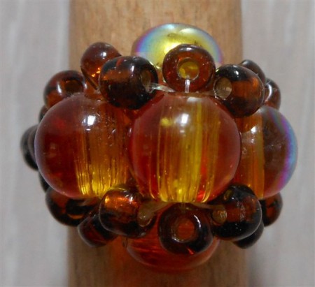 005 Ring van glazen kralen