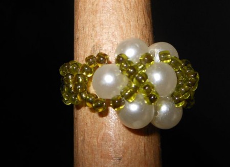 008 Ring van parels met rocailles