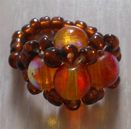 005 Ring van glazen kralen