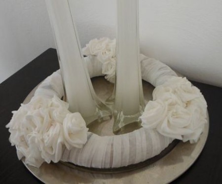 008 Krans met roosjes van stof