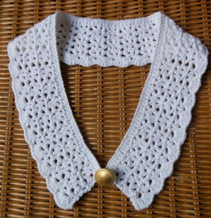 010 Te koop: 15 euro. Katoenen kraagje.