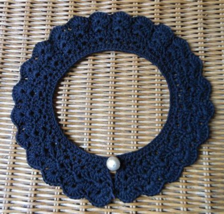 012 Te koop: 15 euro. Katoenen kraagje.