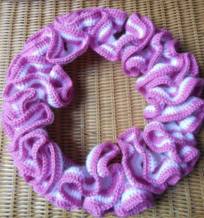 013 Te koop: 22,50 euro Brede Krans is ook in andere kleuren te bestellen. Evt te gebruiken als geboortekrans, met een leuk kaartje erin of babyschoentjes in dezelfde kleur. Maar is ook te gebruiken als mobile.