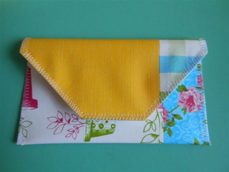 015 Te koop: 7 euro telefoontasje. Buitenmaat: 15 cm breed, 8,5 cm hoog.