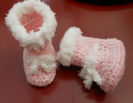 009 Te koop 4,50 euro. Pantoffels voor baby's. Voetlengte 9 á 10 cm.