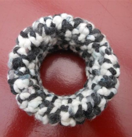 SA-008 Te koop 7,00 euro. Armband van wol.