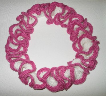 011 Te koop: 17,50 euro Smalle Krans is ook in andere kleuren te bestellen. Evt te gebruiken als geboortekrans, met een leuk kaartje erin of babyschoentjes in dezelfde kleur. Maar is ook te gebruiken als mobile.