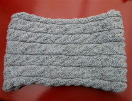 009 Snood-sjaal met 7 kabels. Enkel te dragen. Lengte is 35-40 cm. 