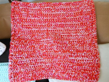 015 Kussenhoes (excl. binnenkussen) 17,50 euro van wol. Beide kanten zijn gehaakt.  Deze maat is 45x45 cm. Op bestelling te maken.