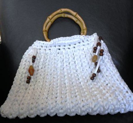 017 Grof gehaakte handtas. 36 breed en 26 cm hoog. Prijs: 30 euro