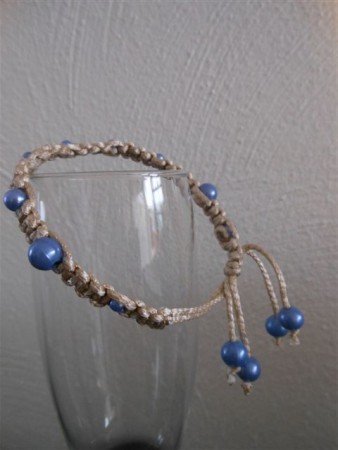 SA-026 Te koop armband van Satijndraad 5,00 euro