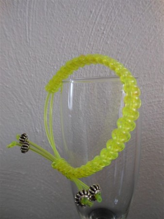 SA-033 Te koop Schuifarmband van Plastic draad 5,00 euro